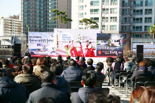 광명 평생학습 동아리 지란지교 팀의 한국 전통무용 공연