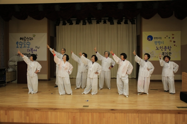 광명시노인종합복지관 연극 동아리 ‘청춘연극단’ 연극사진