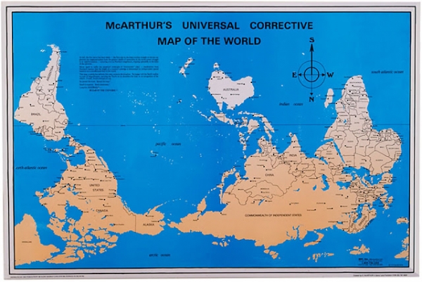 ▲1979년 Stuart McArthur라는 오스트레일리아 사람은 남반구가 지도 아래쪽에 표시되는 것에 반발해 '정확하게 수정된' 지도