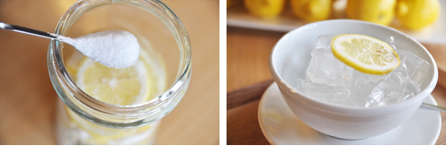 자른 레몬을 켜켜로 쌓고 설탕을 뿌린다. 시원하게 레몬차를 마시고 싶으면, 얼음을 추가한다.